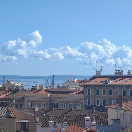 '2R' City Center Holidays And Workstays Rijeka Bagian luar foto