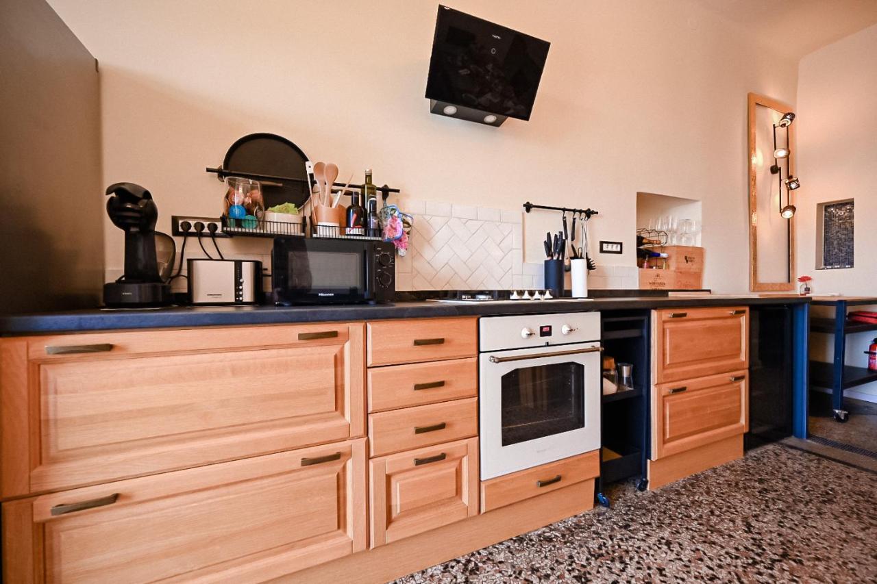 '2R' City Center Holidays And Workstays Rijeka Bagian luar foto