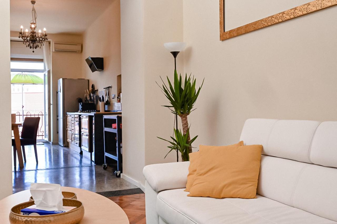 '2R' City Center Holidays And Workstays Rijeka Bagian luar foto