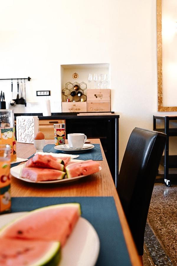 '2R' City Center Holidays And Workstays Rijeka Bagian luar foto